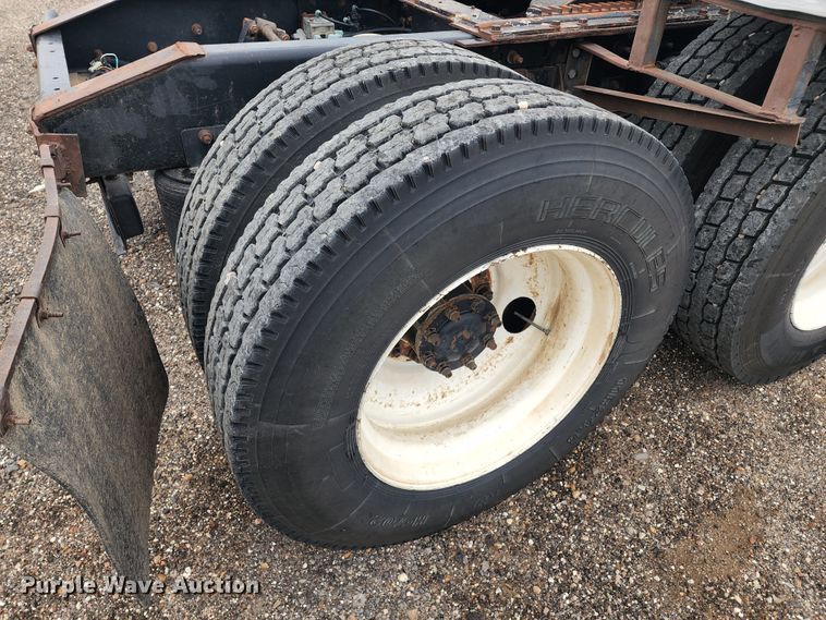 image for item KC9451 2002 International 9400i  semi truck