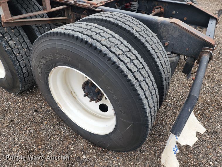 image for item KC9451 2002 International 9400i  semi truck