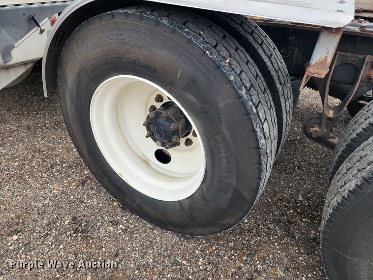 image for item KC9451 2002 International 9400i  semi truck