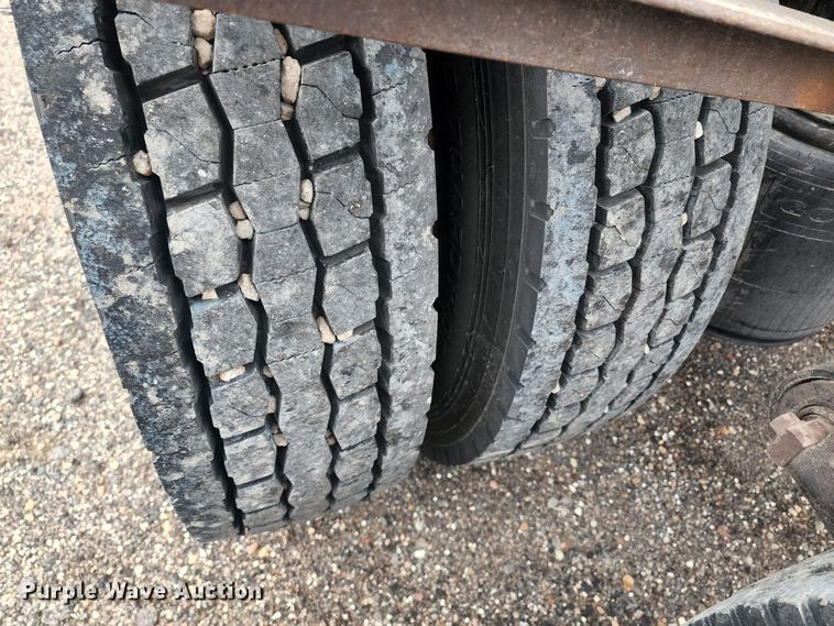 image for item KC9451 2002 International 9400i  semi truck