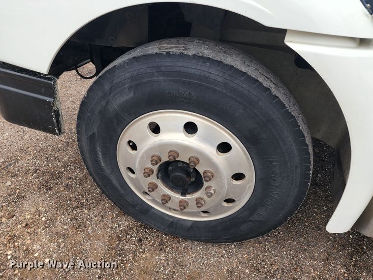 image for item KC9451 2002 International 9400i  semi truck