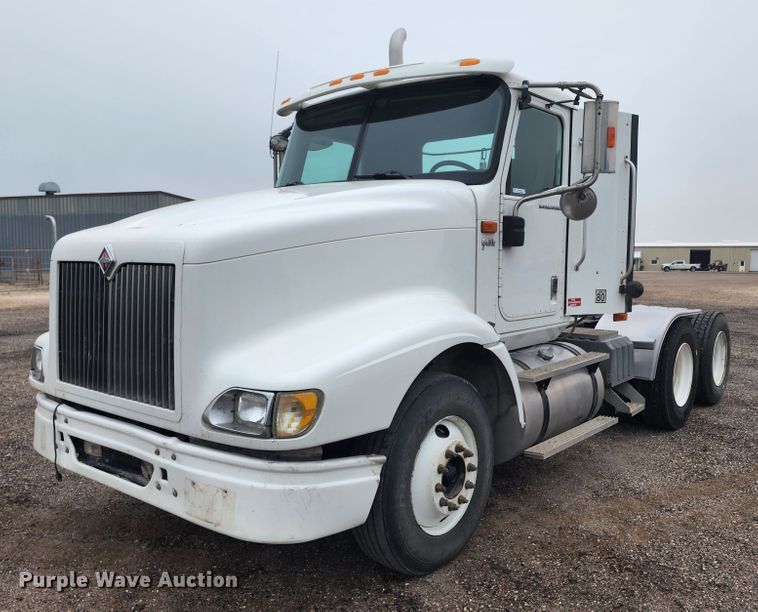 image for item KC9452 2003 International 9400i  semi truck