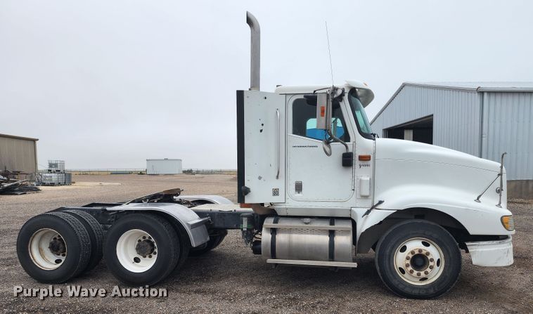 image for item KC9452 2003 International 9400i  semi truck
