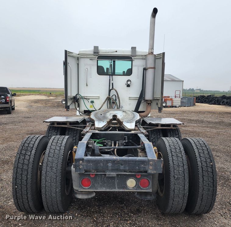 image for item KC9452 2003 International 9400i  semi truck