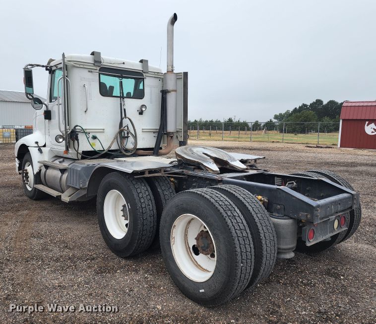 image for item KC9452 2003 International 9400i  semi truck