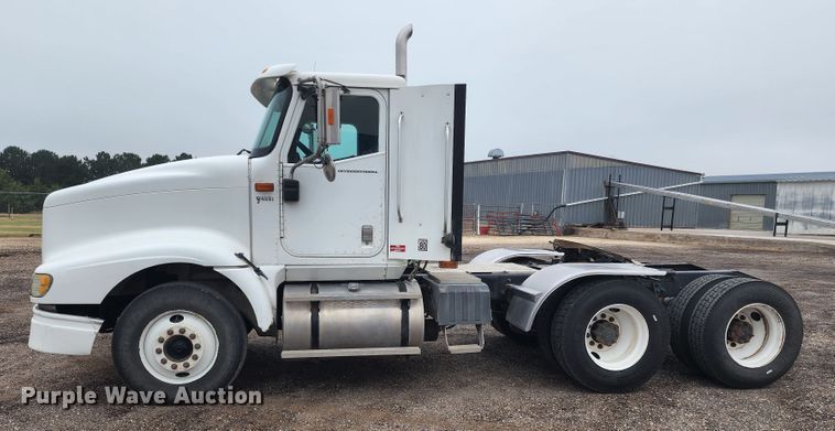 image for item KC9452 2003 International 9400i  semi truck