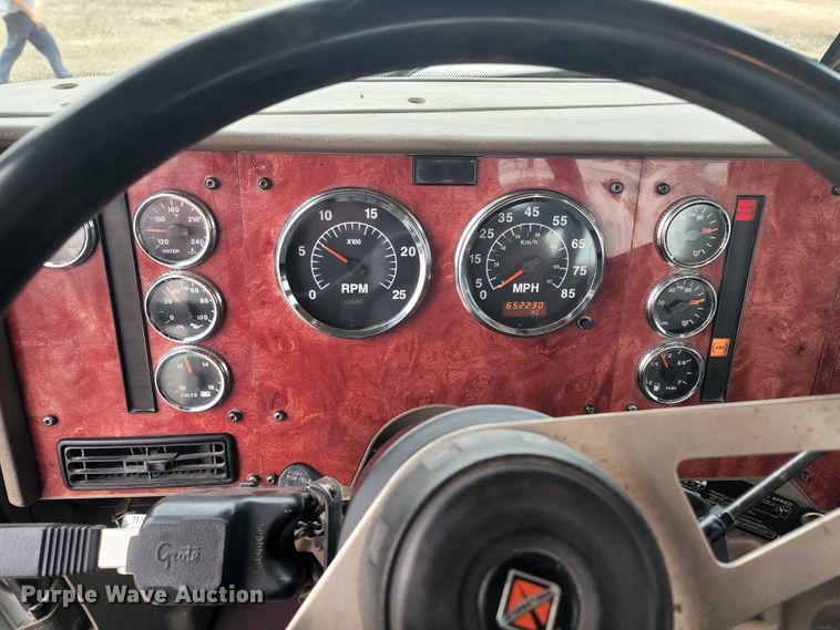 image for item KC9452 2003 International 9400i  semi truck