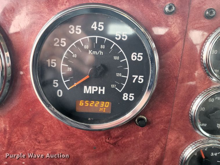 image for item KC9452 2003 International 9400i  semi truck