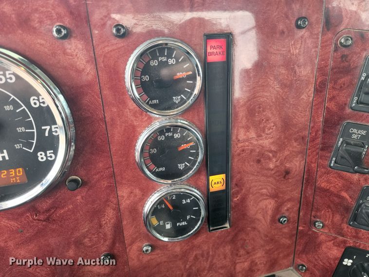 image for item KC9452 2003 International 9400i  semi truck