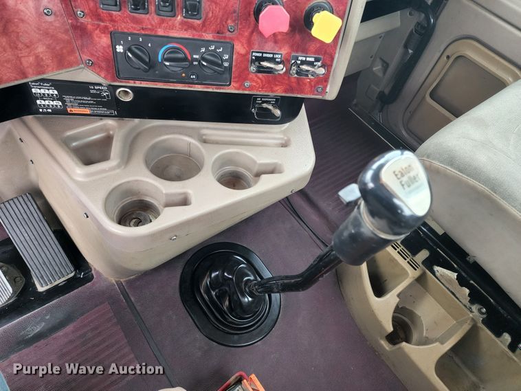 image for item KC9452 2003 International 9400i  semi truck