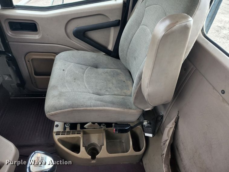 image for item KC9452 2003 International 9400i  semi truck