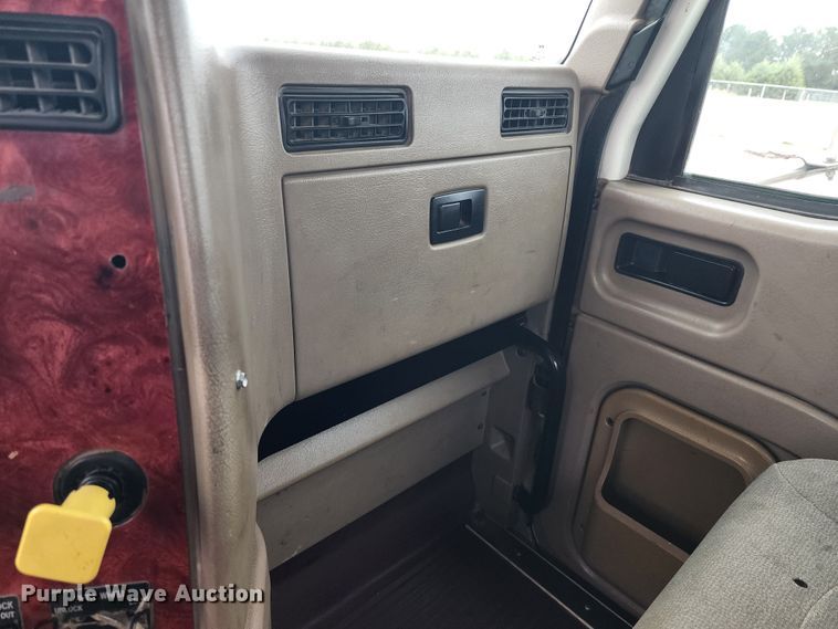 image for item KC9452 2003 International 9400i  semi truck