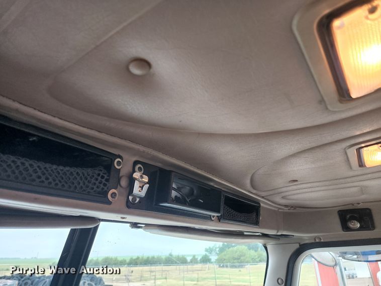 image for item KC9452 2003 International 9400i  semi truck