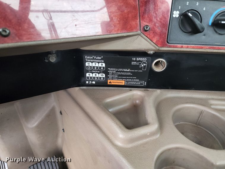 image for item KC9452 2003 International 9400i  semi truck