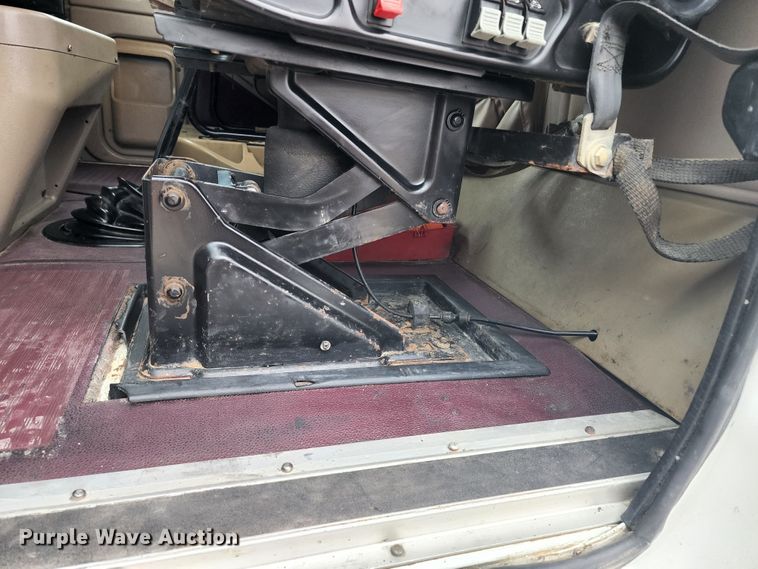 image for item KC9452 2003 International 9400i  semi truck