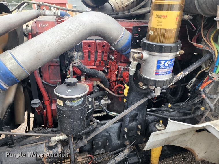 image for item KC9452 2003 International 9400i  semi truck