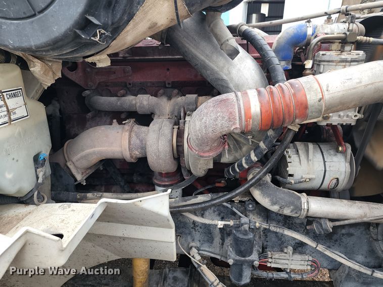 image for item KC9452 2003 International 9400i  semi truck