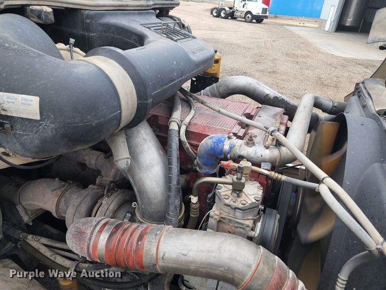 image for item KC9452 2003 International 9400i  semi truck