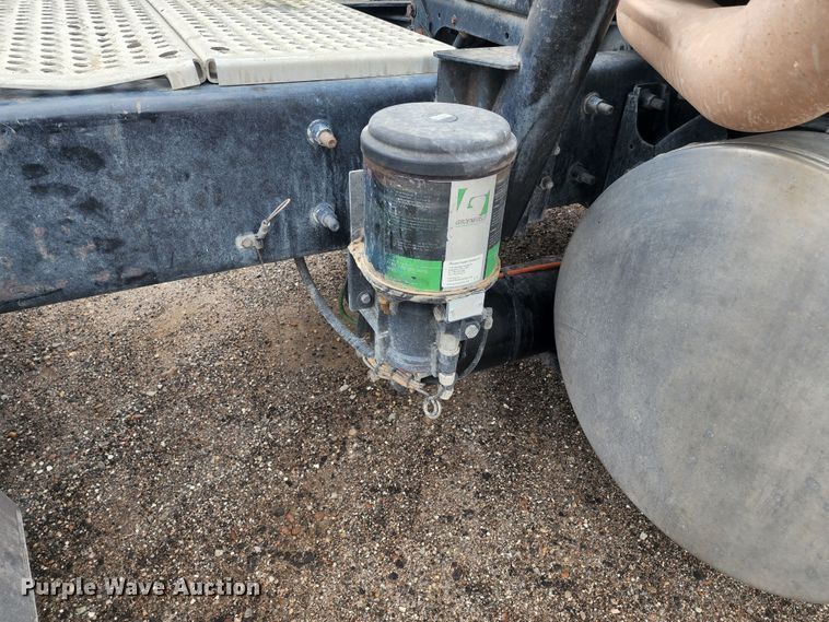 image for item KC9452 2003 International 9400i  semi truck