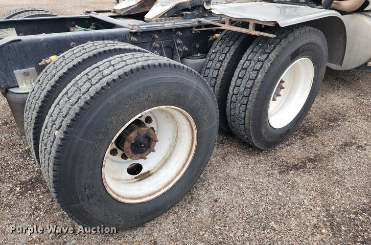 image for item KC9452 2003 International 9400i  semi truck