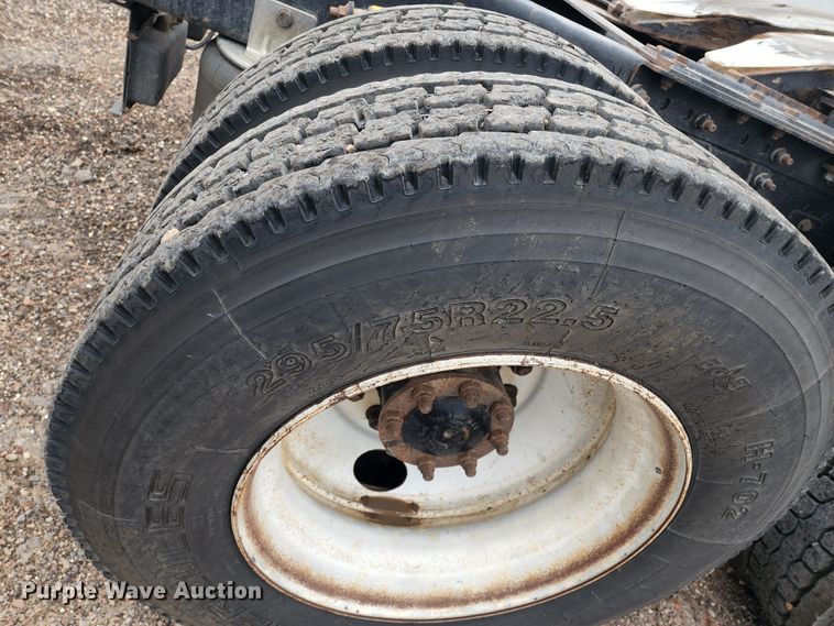 image for item KC9452 2003 International 9400i  semi truck