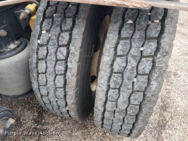 image for item KC9452 2003 International 9400i  semi truck