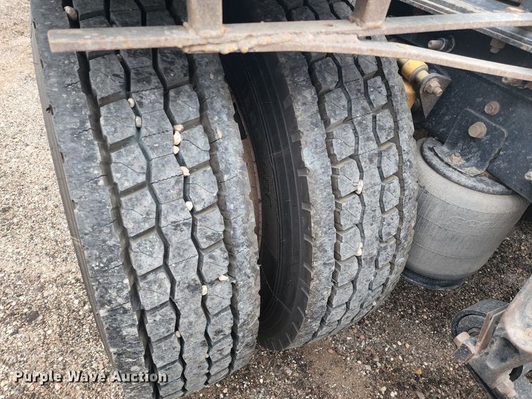 image for item KC9452 2003 International 9400i  semi truck