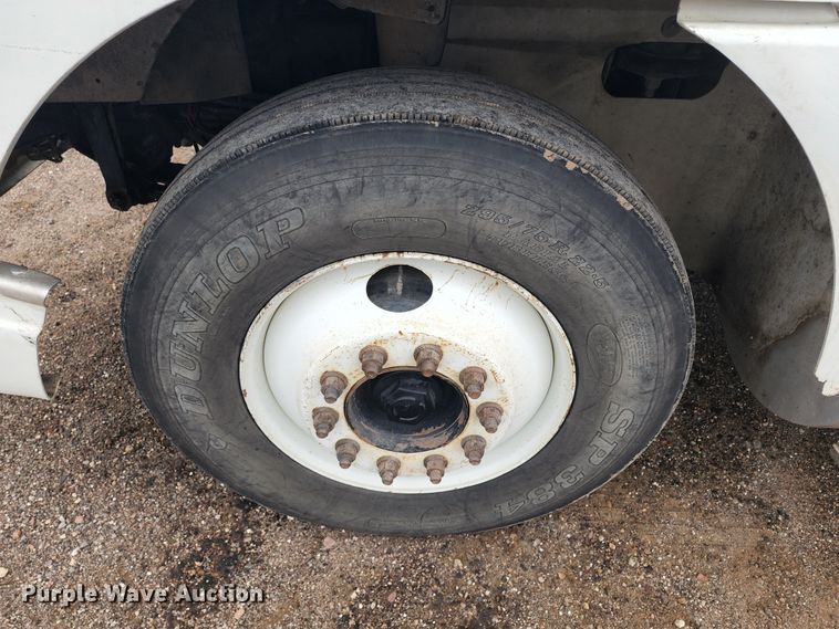 image for item KC9452 2003 International 9400i  semi truck