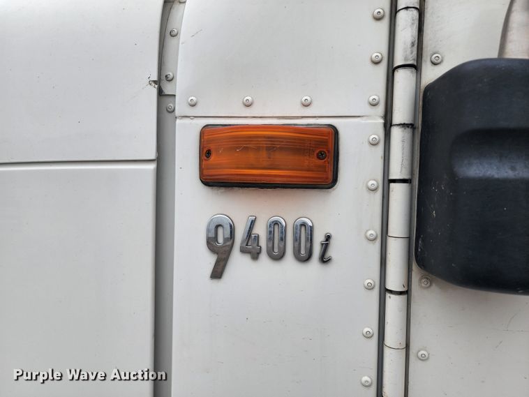 image for item KC9452 2003 International 9400i  semi truck