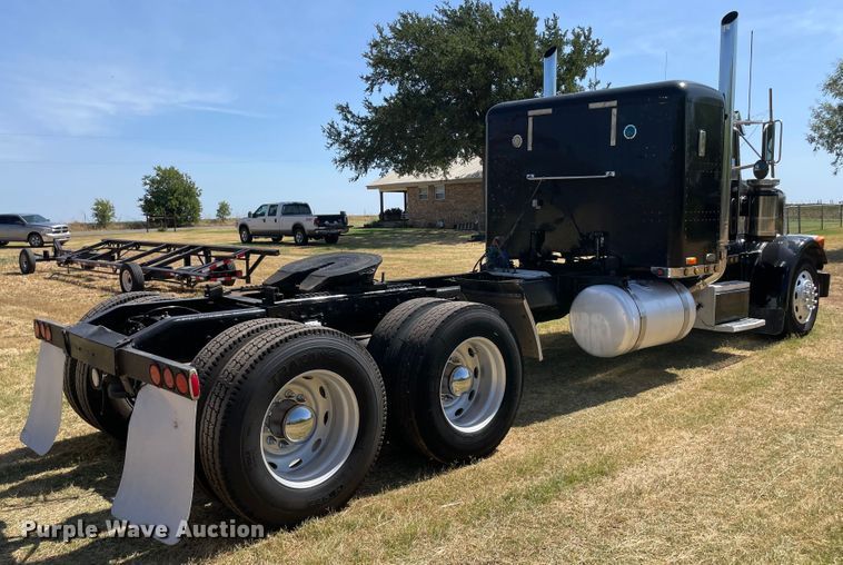 image for item KJ9716 2000 Peterbilt 378  semi truck