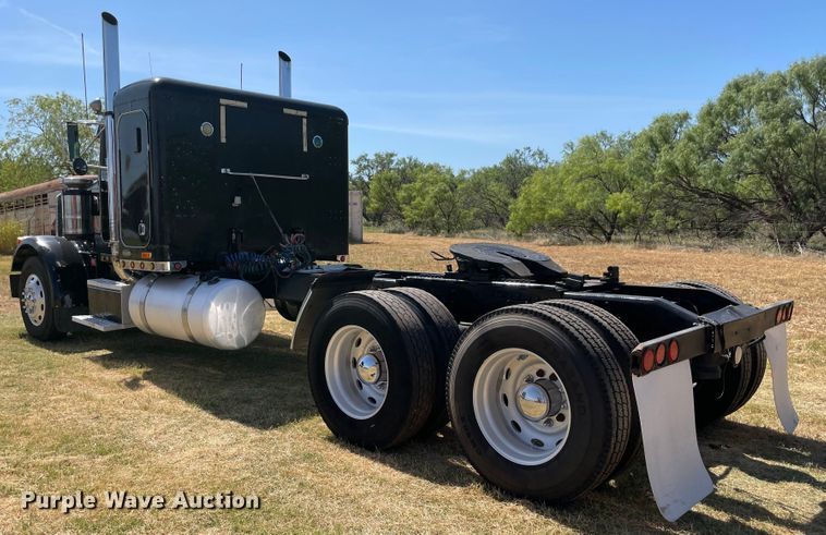 image for item KJ9716 2000 Peterbilt 378  semi truck