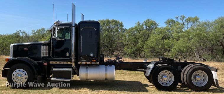 image for item KJ9716 2000 Peterbilt 378  semi truck