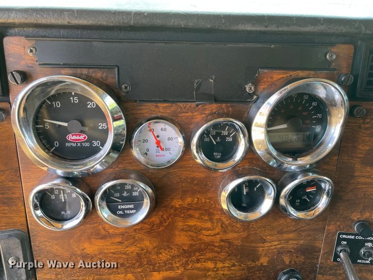 image for item KJ9716 2000 Peterbilt 378  semi truck