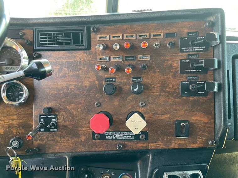 image for item KJ9716 2000 Peterbilt 378  semi truck