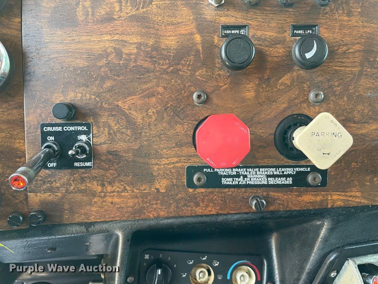 image for item KJ9716 2000 Peterbilt 378  semi truck