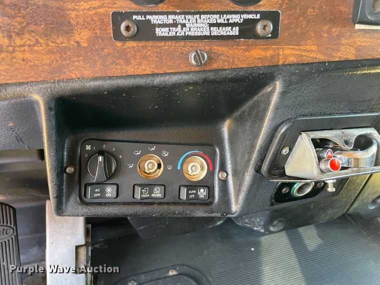 image for item KJ9716 2000 Peterbilt 378  semi truck