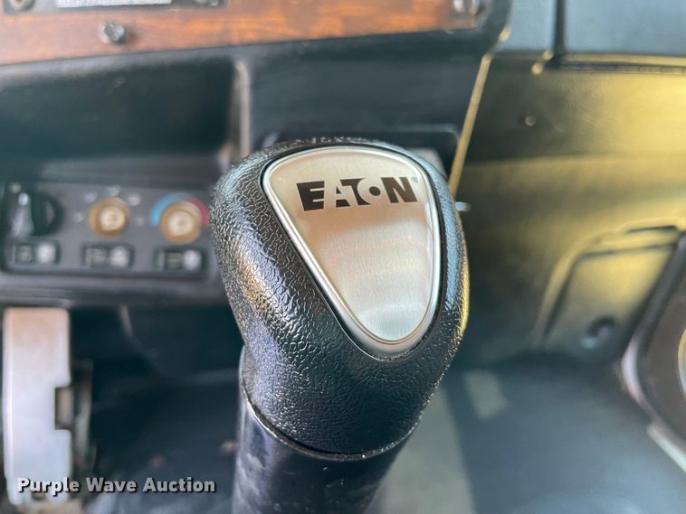 image for item KJ9716 2000 Peterbilt 378  semi truck