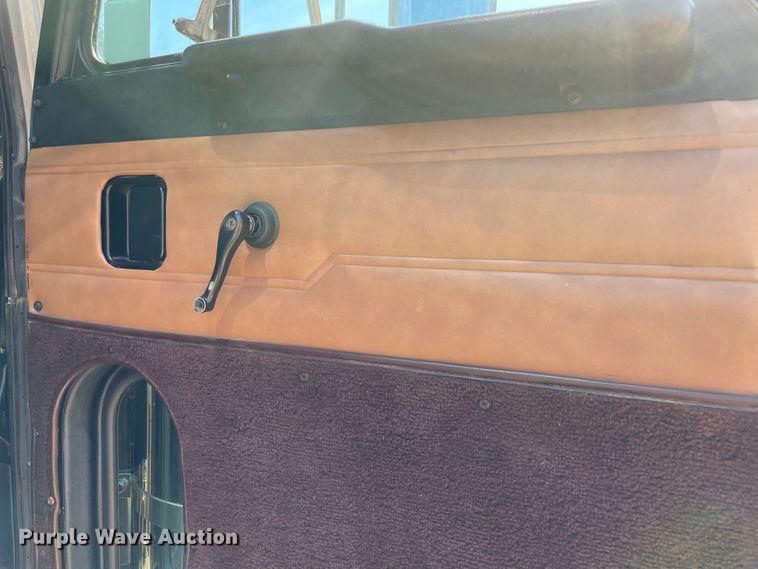 image for item KJ9716 2000 Peterbilt 378  semi truck