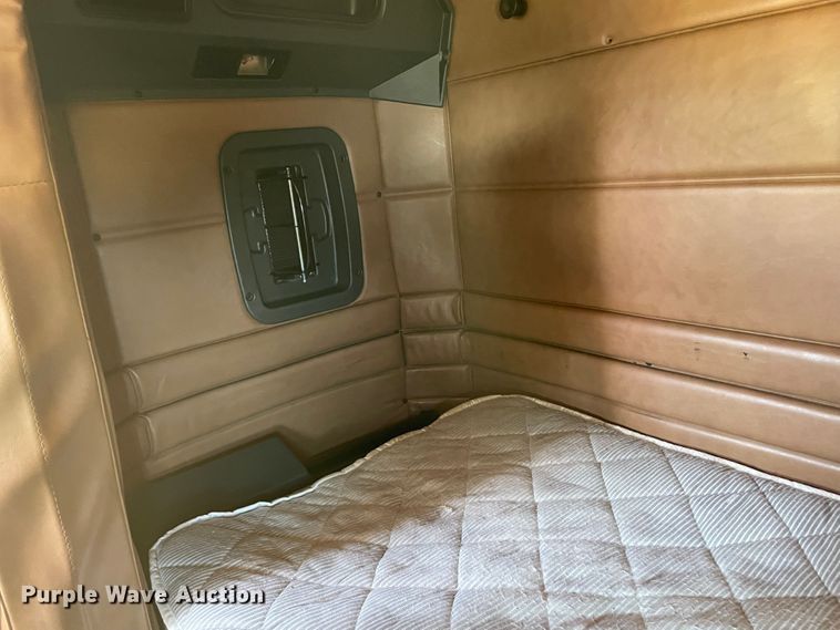 image for item KJ9716 2000 Peterbilt 378  semi truck