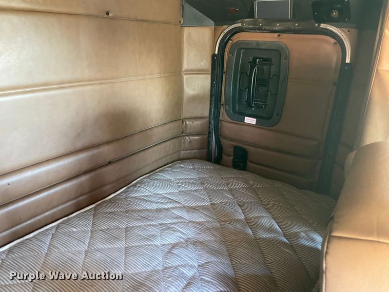 image for item KJ9716 2000 Peterbilt 378  semi truck