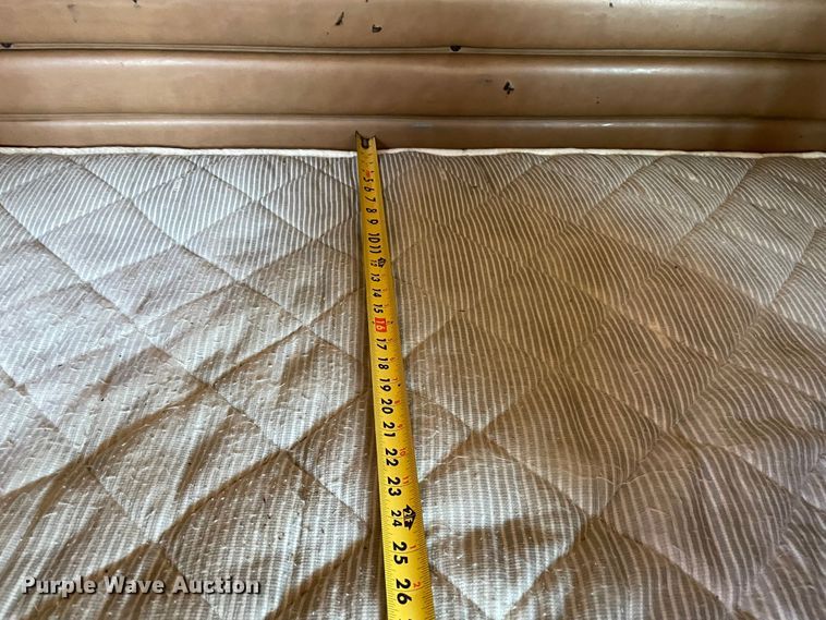 image for item KJ9716 2000 Peterbilt 378  semi truck