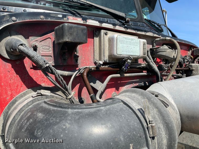 image for item KJ9716 2000 Peterbilt 378  semi truck