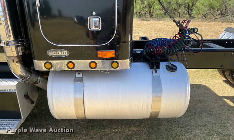 image for item KJ9716 2000 Peterbilt 378  semi truck