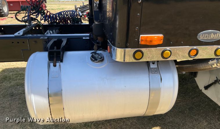 image for item KJ9716 2000 Peterbilt 378  semi truck