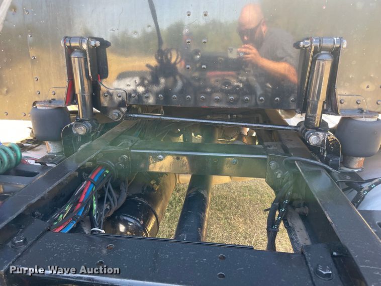 image for item KJ9716 2000 Peterbilt 378  semi truck