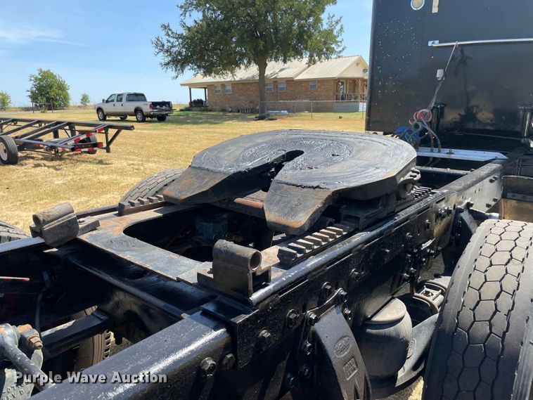 image for item KJ9716 2000 Peterbilt 378  semi truck