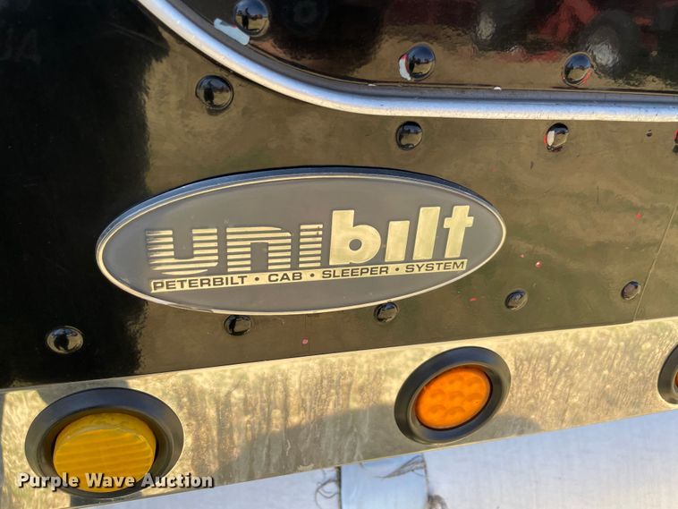 image for item KJ9716 2000 Peterbilt 378  semi truck