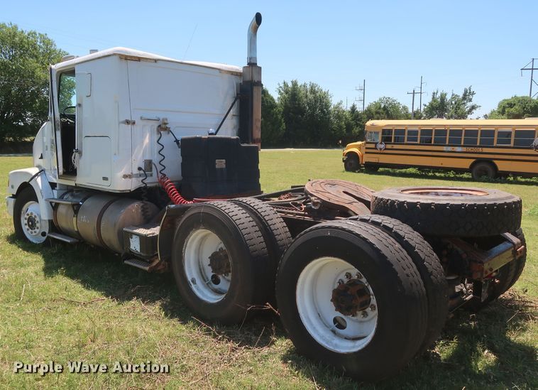 image for item KR9891 1989 White GMC Aero WIA  semi truck