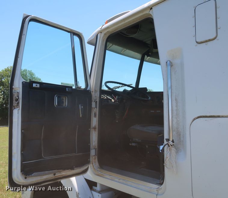 image for item KR9891 1989 White GMC Aero WIA  semi truck
