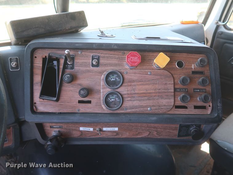 image for item KR9891 1989 White GMC Aero WIA  semi truck